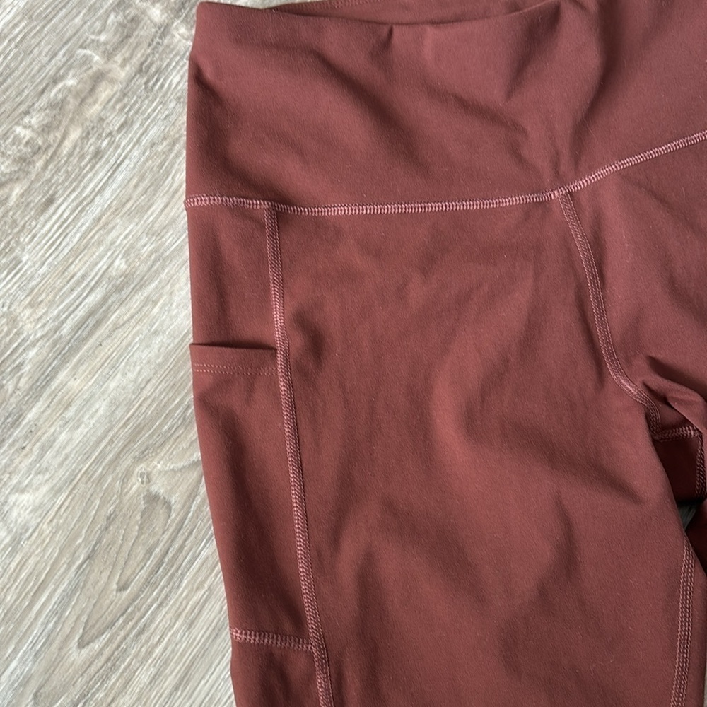 High-Waisted Leggings - Picture 2 of 2
